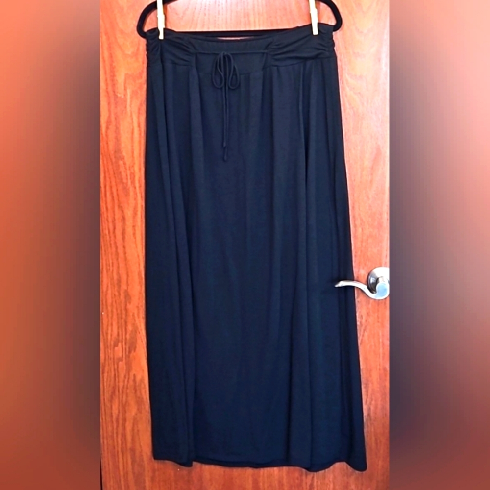 Maurices Black Maxi Skirt Size 1/USA 14 (Women's Plus-Size/Stretchy)